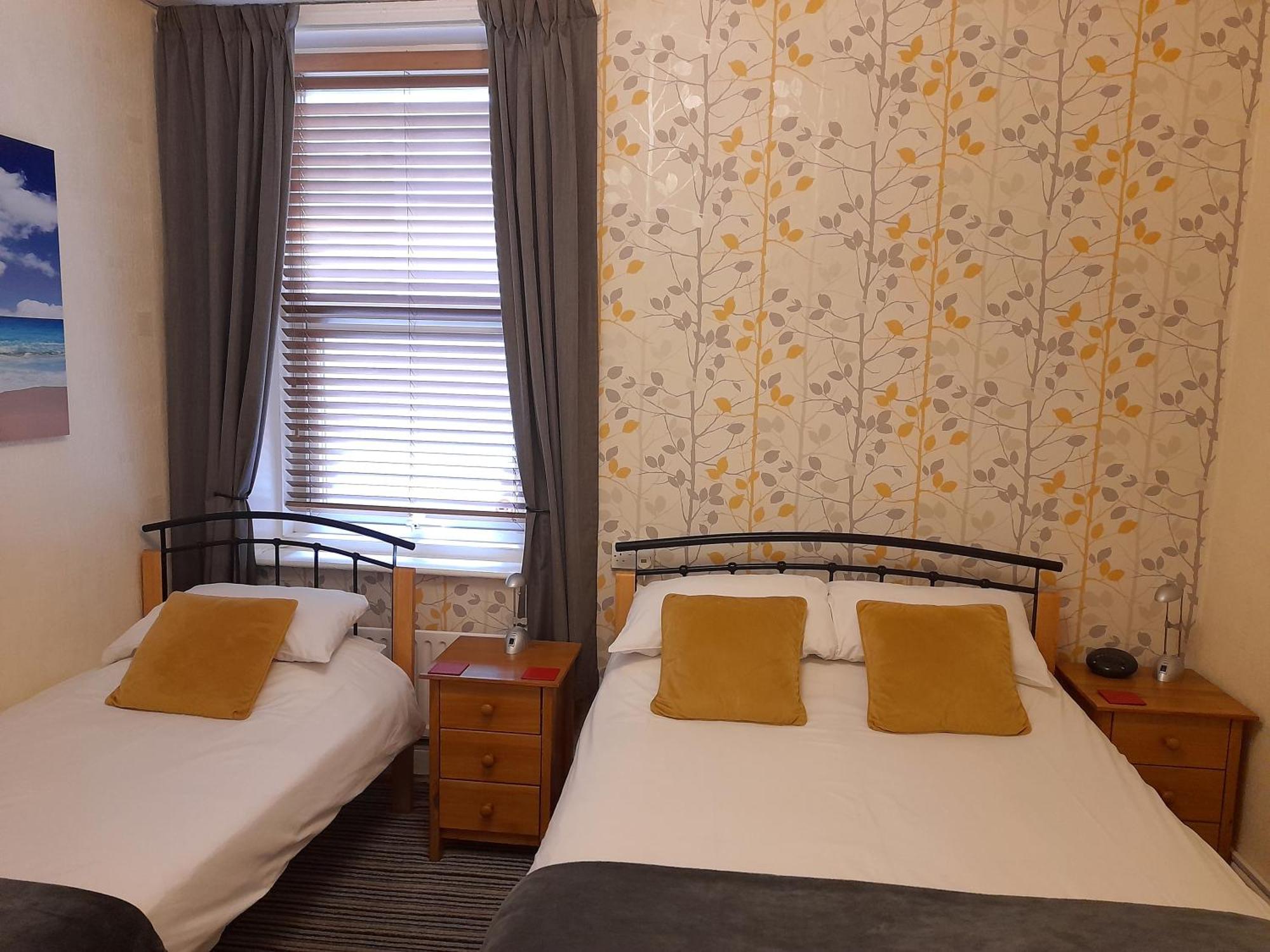 Phoenix Guest House Blackpool Room photo