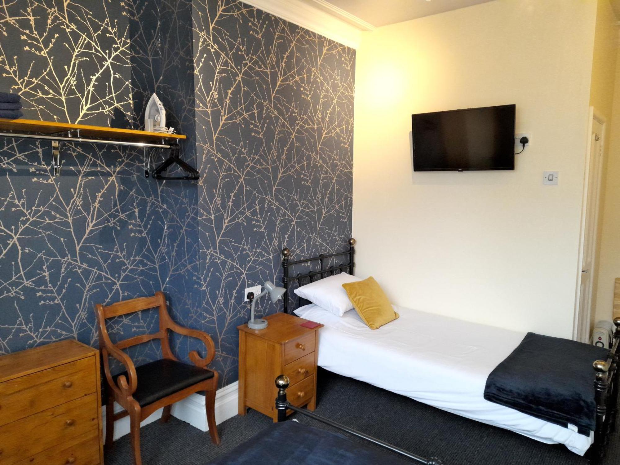 Phoenix Guest House Blackpool Room photo